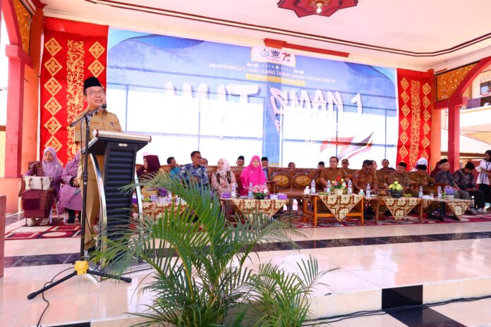 Wali Kota Payakumbuh Zulmaeta memberikan sambutan pada perayaan HUT ke-70 SMAN 1 PayakumbuhWali Kota Payakumbuh Zulmaeta memberikan sambutan pada perayaan HUT ke-70 SMAN 1 Payakumbuh.