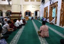 Jamaah Masjid Muhsinin Payakumbuh mengikuti subuh berjamaah sekaligus dialog aspirasi bersama Wali