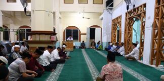 Jamaah Masjid Muhsinin Payakumbuh mengikuti subuh berjamaah sekaligus dialog aspirasi bersama Wali