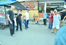 Pemko Payakumbuh Optimalkan Dana Bantuan Lewat BAZNAS untuk Pulihkan Pasar Sejumlah petugas dan warga melakukan pengukuran di lokasi yang akan digunakan untuk relokasi pedagang Pasar Payakumbuh pasca kebakaran.