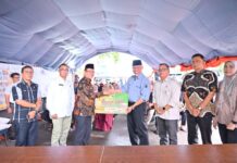 4,8 Ton Beras Diserahkan Mahyeldi dan Zulmaeta ke Korban Kebakaran Pasar Payakumbuh Gubernur Sumatera Barat Mahyeldi menyerahkan bantuan beras CPPD kepada Wali Kota Payakumbuh Zulmaeta bagi korban kebakaran Pasar Pusat Pertokoan Blok Barat.