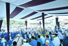 Ribuan jamaah BKMT Sumbar berkumpul di bawah tenda besar dalam acara Dakwah Wisata di GOR M. Yamin, Payakumbuh.