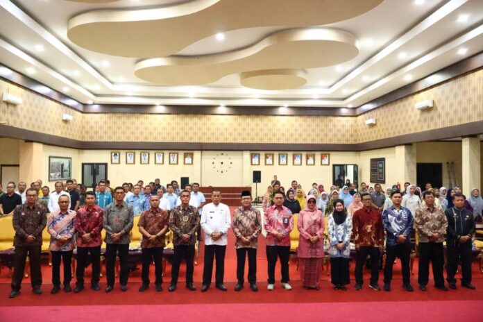 Rapat koordinasi Pemko Payakumbuh bersama KPK membahas strategi pencegahan korupsi, diikuti oleh pimpinan daerah, DPRD, dan seluruh perangkat daerah di Aula Ngalau Indah, Balai Kota Payakumbuh.