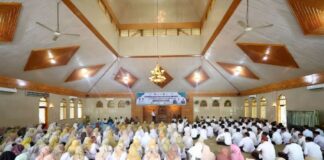 Ratusan jamaah mengikuti wirid dan peringatan Maulid Nabi Muhammad SAW di Masjid Istiqomah, Payakumbuh, yang digelar Pemko dan Kemenag Payakumbuh.
