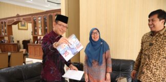 Wali Kota Payakumbuh Zulmaeta saat audiensi bersama Rektor Universitas Perintis Indonesia Yaslina di Rumah Dinas Wali Kota Payakumbuh.