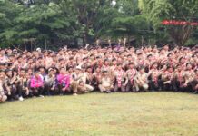 Ratusan anggota Pramuka berfoto bersama dalam pembukaan BOB Batiah Scout Competition ke-19 di Payakumbuh.