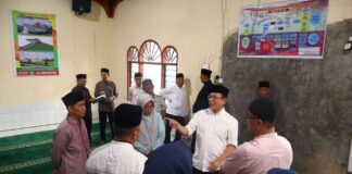 Wali Kota Payakumbuh Zulmaeta berdialog dengan warga di Masjid Baiturrahim Koto Panjang Payobasung.