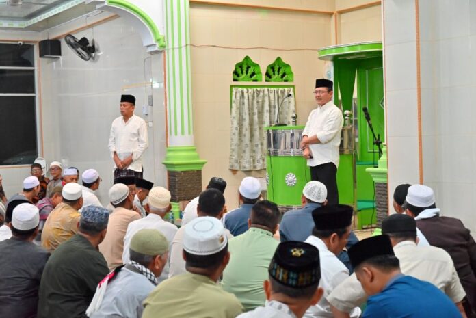 Wali Kota Payakumbuh bersama jajaran menghadiri Subuh Berjamaah di Masjid Al Amanah, Kubu Gadang, mendengarkan aspirasi masyarakat.