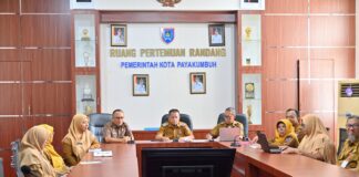 Verifikasi DPMPTSP Kota Payakumbuh di Ruang Pertemuan Randang membahas pembangunan Zona Integritas menuju WBK.