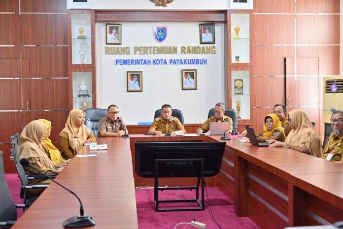 Verifikasi DPMPTSP Kota Payakumbuh di Ruang Pertemuan Randang membahas pembangunan Zona Integritas menuju WBK.
