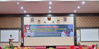 Wakil Wali Kota Payakumbuh Elzadaswarman menyampaikan sambutan pada pelantikan pengurus DPD Lembaga Advokasi Kebudayaan dan Adat Minangkabau (LAKAM) Kota Payakumbuh di Aula Balai Kota Payakumbuh.