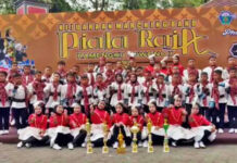 Marching Band Gema Nada SD IT IPHI Payakumbuh berfoto bersama setelah meraih Juara Umum Junior Brass pada Kejuaraan Marching Band Piala Raja Hamengkubuwono X di Yogyakarta.