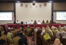 Aparatur Sipil Negara (ASN) Kota Payakumbuh mengikuti Wirid Pengajian ASN bersama Syaikh Nayif Al-‘Utaibi dari Universitas Islam Madinah di Aula Ngalau Indah Balai Kota Payakumbuh.