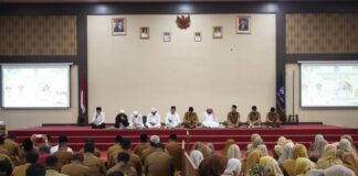 Aparatur Sipil Negara (ASN) Kota Payakumbuh mengikuti Wirid Pengajian ASN bersama Syaikh Nayif Al-‘Utaibi dari Universitas Islam Madinah di Aula Ngalau Indah Balai Kota Payakumbuh.