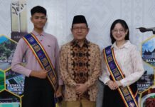 Zulmaeta Lepas Duta GenRe Payakumbuh, Dorong Remaja Jadi Teladan dan Berdaya Saing Wali Kota Payakumbuh Zulmaeta bersama dua finalis Duta GenRe Kota Payakumbuh Tahun 2025 yang akan mewakili daerah pada ajang Pemilihan Duta GenRe Provinsi Sumatera Barat.