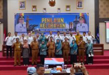 Wakil Wali Kota Payakumbuh Elzadaswarman bersama jajaran Pemko dan peserta Lomba Kelurahan Berprestasi Tingkat Kota Payakumbuh Tahun 2025 berfoto bersama seusai penilaian tahap II di Aula Ngalau Indah, Balai Kota Payakumbuh.