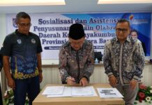 Pemko Serius Benahi Olahraga, Penyusunan DOD Payakumbuh Libatkan Kemenpora RI Wali Kota Zulmaeta menandatangani dokumen proposal pada kegiatan Sosialisasi dan Asistensi Penyusunan Desain Olahraga Daerah (DOD) di Kota Payakumbuh.