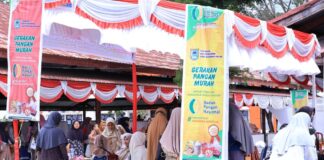 Warga Payakumbuh antusias menghadiri Gerakan Pangan Murah yang digelar Pemko Payakumbuh di Pasar Padang Kaduduak.