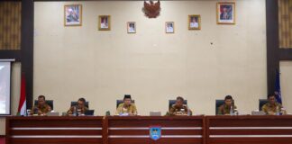 Wali Kota Payakumbuh Zulmaeta memimpin rapat koordinasi bersama jajaran pimpinan perangkat daerah di Aula Ngalau Indah Balai Kota Payakumbuh.