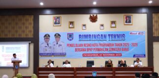 Wali Kota Payakumbuh Zulmaeta membuka Bimbingan Teknis Pengelolaan Risiko Pemerintah Daerah Tahun 2025–2029 di Aula Ngalau Indah Balai Kota Payakumbuh.