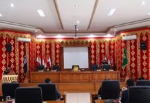 Suasana rapat paripurna DPRD Kota Payakumbuh dengan Sekda Rida Ananda menyampaikan jawaban pemerintah atas pandangan umum fraksi terhadap Rancangan APBD 2026.