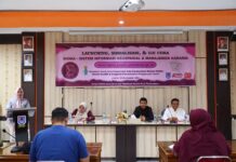 Staf Ahli Wali Kota Payakumbuh meresmikan aplikasi SIGMA dalam kegiatan launching dan sosialisasi di Aula Dinas PUPR.