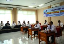Peserta mengikuti tahapan seleksi terbuka Jabatan Inspektur Daerah Kota Payakumbuh di Aula BKPSDM.
