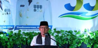 Wakil Wali Kota Payakumbuh menyampaikan sambutan pada tabligh akbar HUT ke-55 Kota Payakumbuh.