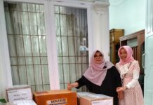 Dari Payakumbuh untuk Sumatera: PKK dan GOW Kirim Bantuan Rendang Ketua GOW Kota Payakumbuh berfoto bersama paket bantuan rendang siap santap untuk korban bencana.