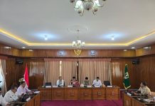 Wali Kota Payakumbuh Zulmaeta mengikuti rapat koordinasi persiapan angkutan Lebaran bersama kepala daerah se-Sumbar di Istana Bung Hatta, Bukittinggi.