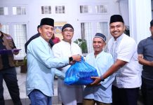 Pramuka Payakumbuh Salurkan 70 Paket Sembako, Rida Ananda Ajak Perkuat Kepedulian Sosial