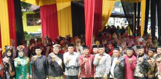 Wakil Wali Kota Payakumbuh Elzadaswarman menghadiri kegiatan Mambangkik Tradisi Adat Salingka Nagari yang mengangkat tradisi Mauluan Bogheh di Balai Adat Nagari Aua Kuniang.